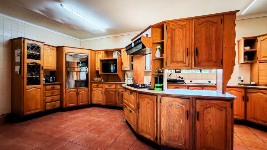 6 Bedroom Property for Sale in Hartbeespoort North West